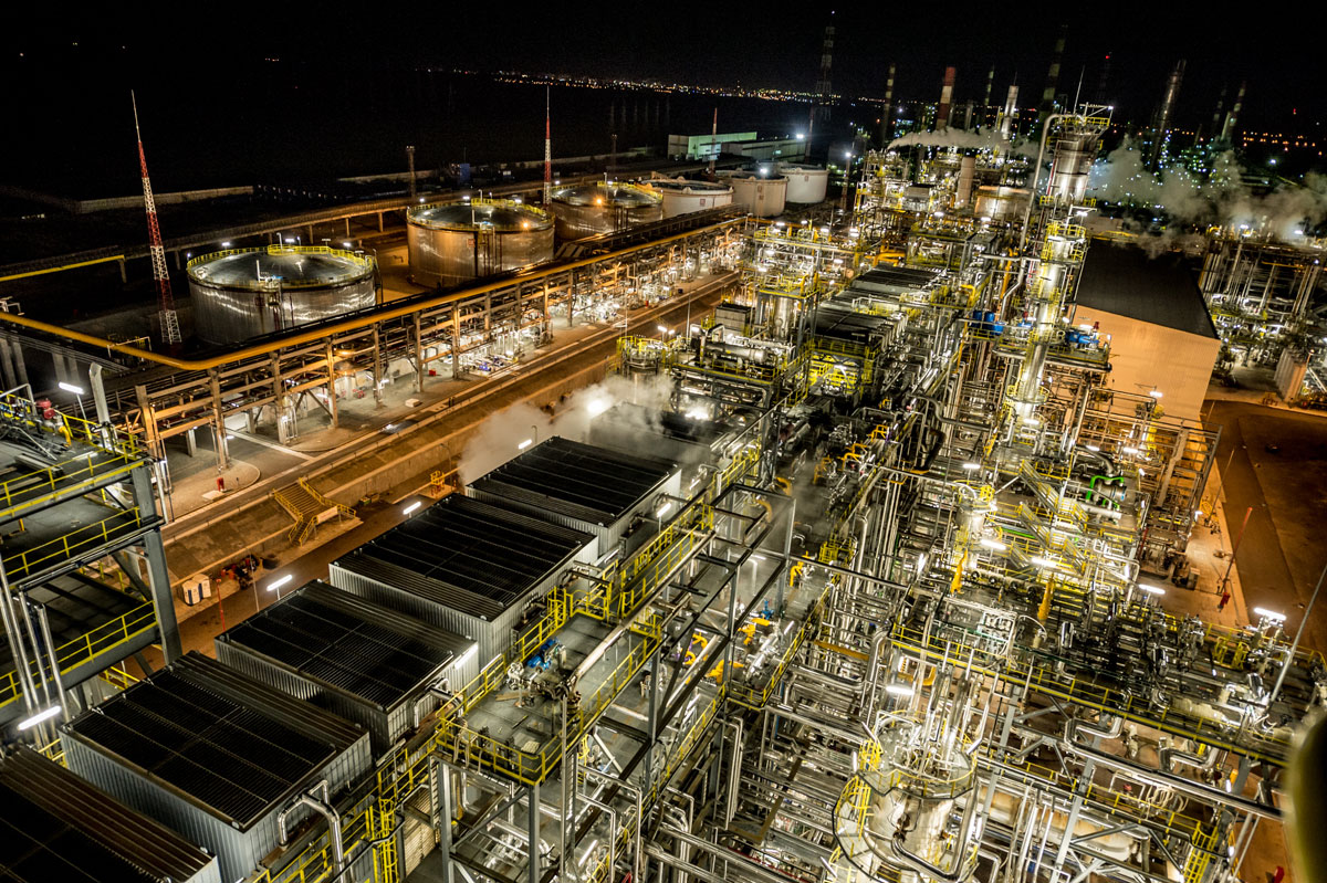 Heavy oils plant for hydrocarbon processing