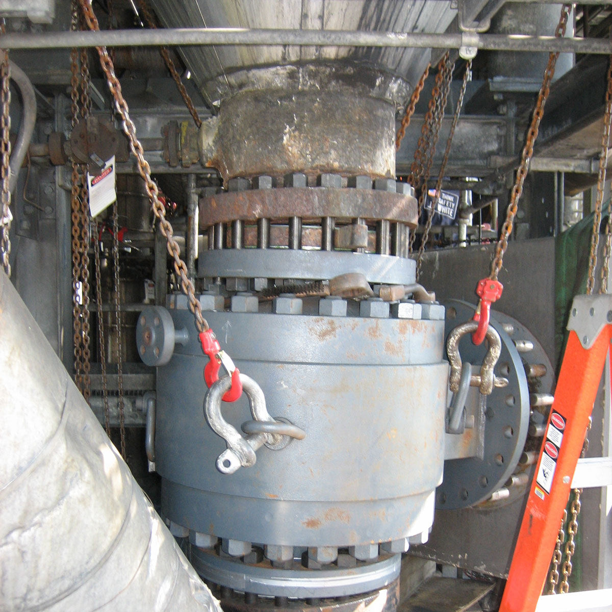 Gasification Lock-Hopper: lower hydraulic operated, high cycle, severe service class ball valve managing hopper discharge – every 15 to 30 minutes.